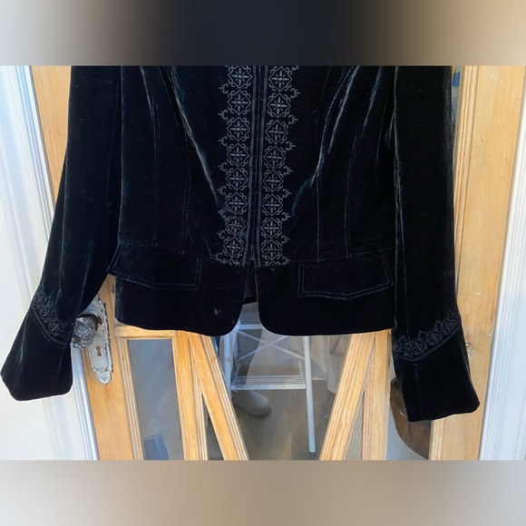 Le Chateau Black Embroidered Women's Napoleon Style Blazer - Picture 5 of 14